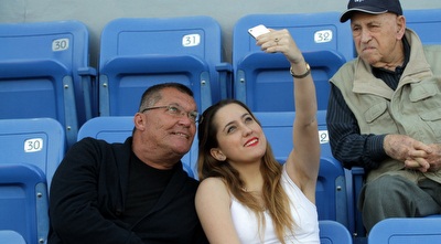 סלפי (יניב גונן)