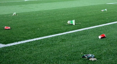 כוסות על הדשא (יניב גונן)