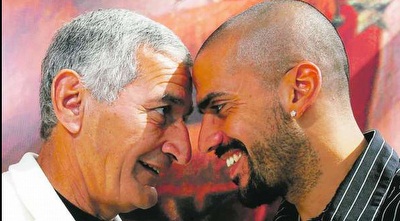 משפחה מכשפת. ורון האבא ו-ורון ג´וניור ברגע של אושר משפחה מכשפת. ורון האבא ו-ורון ג´וניור ברגע של אושר