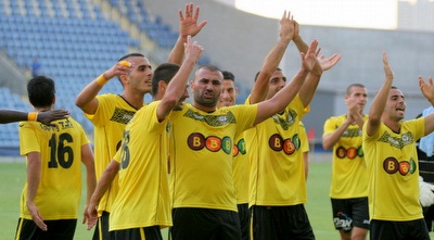 שחקני נתניה חוגגים (משה חרמון) שחקני נתניה חוגגים (משה חרמון)