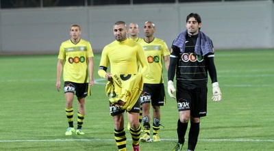 האכזבה אחרי ה-0:0 בחוץ מול בני לוד (חגי ניזרי) האכזבה אחרי ה-0:0 בחוץ מול בני לוד (חגי ניזרי)