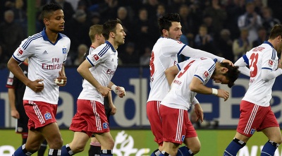 שחקני המבורג חוגגים על חשבון לברקוזן (רויטרס)