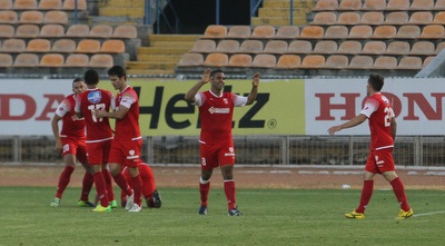 שחקני סכנין חוגגים (עמית מצפה)