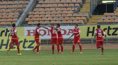 שחקני סכנין חוגגים (עמית מצפה)