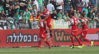 שחקני סכנין חוגגים (עמית מצפה)