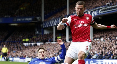 פודולסקי מול סטונס. הגרמני לא הורגש (רויטרס)