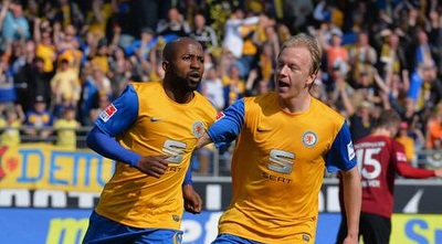 דומי קומבלה חוגג   (ONE)