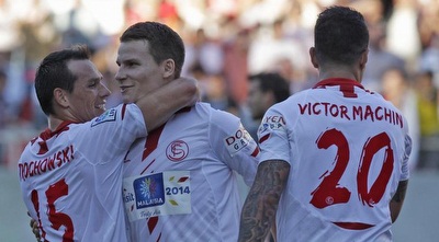 קווין גאמיירו חוגג  (ONE)