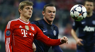 קרוס ורוני מביטים בכדור (רויטרס) קרוס ורוני מביטים בכדור (רויטרס)