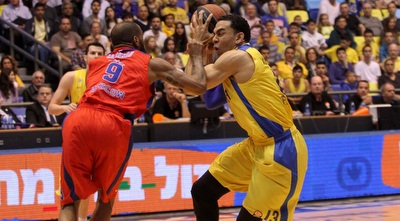 דייויד בלו (חגי ניזרי)