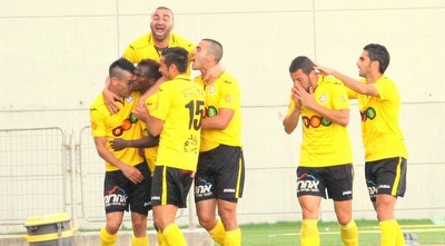 שחקני נתניה חוגגים. ימשיכו לחגוג גם מול פ&qout;ת? (משה חרמון)