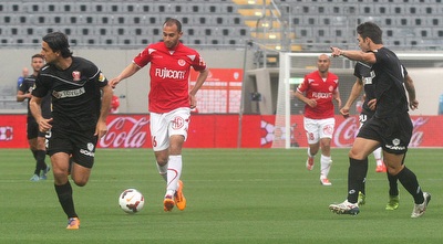 עומר דמארי עם הכדור (רדאד ג´בארה) עומר דמארי עם הכדור (רדאד ג´בארה)