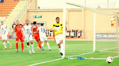 גורש רואה את הכדור מחוץ למסגרת (משה חרמון)