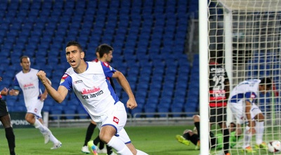 מרואן קבהא חוגג את השער של האורחים (חגי ניזרי)