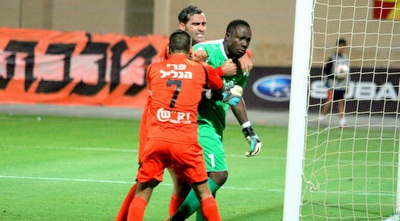 אביב חדד ועוז ראלי חוגגים עם איינוגבה (משה חרמון)