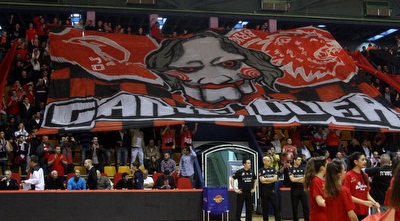 אוהדי הפועל ירושלים במלחה. המגרש הביתי יעזור? (יניב גונן)