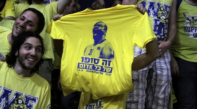 החולצה של אוהדי מכבי. כל מילה מיותרת (יניב גונן)