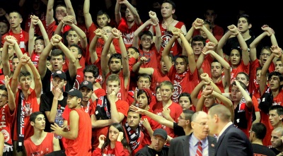 אוהדי הפועל ירושלים. הקבוצה שלהם חזרה בגדול (יניב גונן)