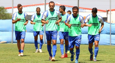 שחקני פתח תקווה באימון (שי לוי)