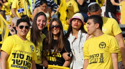 נשיקה לשחקנים (שי לוי) נשיקה לשחקנים (שי לוי)