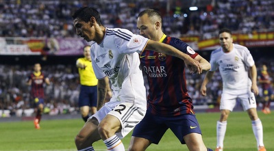 אינייסטה שומר על די מריה (רויטרס)