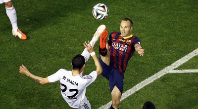 אינייסטה ודי מריה מרימים רגליים (רויטרס)