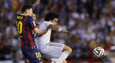 מסי שומר על פפה (רויטרס)