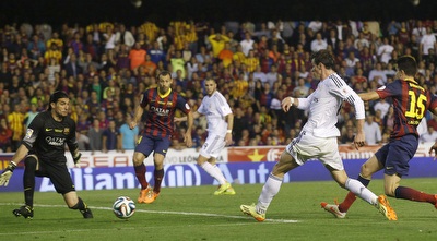 בייל מכניע את פינטו (רויטרס)