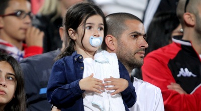 אוהדים ביציע (יניב גונן)