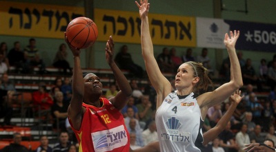 קטיה לויצקי מול טיפאני ג´קסון (רדאד ג´בארה)