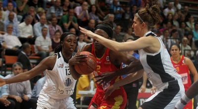 טיפאני ג´קסון בדרך לסל (רדאד ג´בארה)