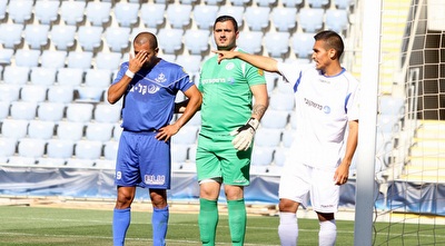 מייק חכיים ואדריאן פרננדס (חגי ניזרי)