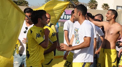 שחקני קריית גת חוגגים (ארז נעמן) (ONE) שחקני קריית גת חוגגים (ארז נעמן) (ONE)