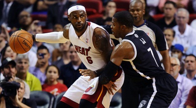 ג´ונסון שומר על ג´יימס (רויטרס)