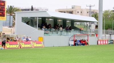 הקהל הדל באצטדיון (משה חרמון) הקהל הדל באצטדיון (משה חרמון)