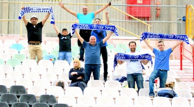 הקהל שהגיע מעכו (משה חרמון) הקהל שהגיע מעכו (משה חרמון)