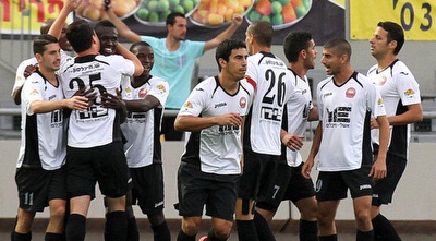 רעננה חוגגת יתרון מוקדם (רדאד ג´בארה) רעננה חוגגת יתרון מוקדם (רדאד ג´בארה)