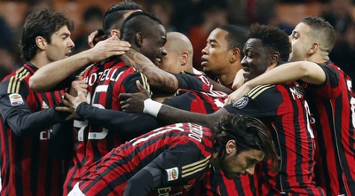 מילאן חוגגת. עדיין יש סיכוי (רויטרס) מילאן חוגגת. עדיין יש סיכוי (רויטרס)