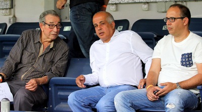 אבי לוזון ביציע (שי לוי) אבי לוזון ביציע (שי לוי)