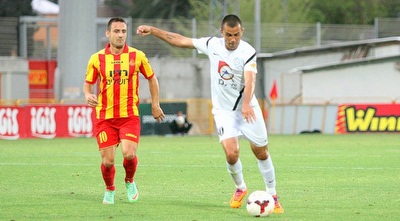 ספדאסיו משחרר בעיטה (משה חרמון) ספדאסיו משחרר בעיטה (משה חרמון)