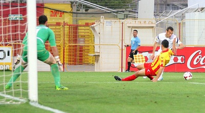 סליחי מלהטט באגף, שקלים מחליק (משה חרמון) סליחי מלהטט באגף, שקלים מחליק (משה חרמון)