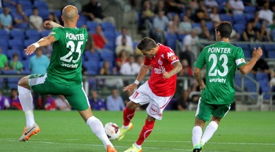 בוזגלו בועט לשער (יניב גונן)