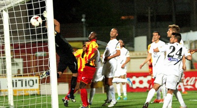 הכדור של דוידוב חודר לרשת (משה חרמון) הכדור של דוידוב חודר לרשת (משה חרמון)