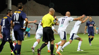 שחקני רמה&qout;ש חוגגים (שי לוי) שחקני רמה&qout;ש חוגגים (שי לוי)