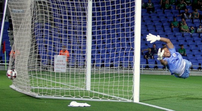 שאראנוב מתעופף אך סופג. יופי של שער של בוזגלו (יניב גונן)