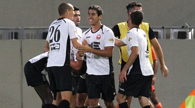 נוואקמה והחברים חוגגים את השלישי (רדאד ג´בארה) נוואקמה והחברים חוגגים את השלישי (רדאד ג´בארה)