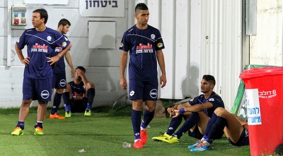 שחקני מכבי פתח תקווה המומים וכואבים (שי לוי)