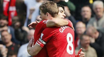 ג´רארד וסוארס מתחבקים (רויטרס)