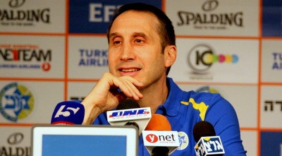 בלאט במסע&qout;ת לקראת מילאנו (משה חרמון) בלאט במסע&qout;ת לקראת מילאנו (משה חרמון)