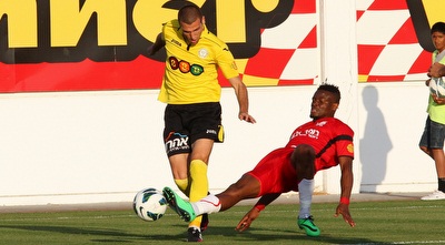 זאגו גולש לרגליים של אקסברד (שי לוי)